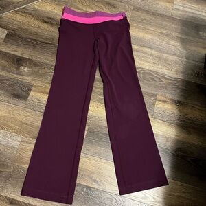 Lululemon Women's Wineberry Colour Leggings
Size 8